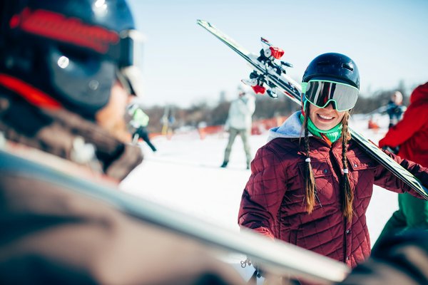 Achat de ski occasion et neuf : économisez sur vos équipements